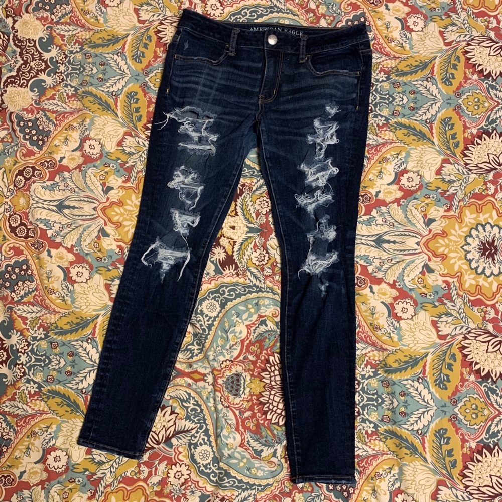 Distressed American Eagle skinny jeans